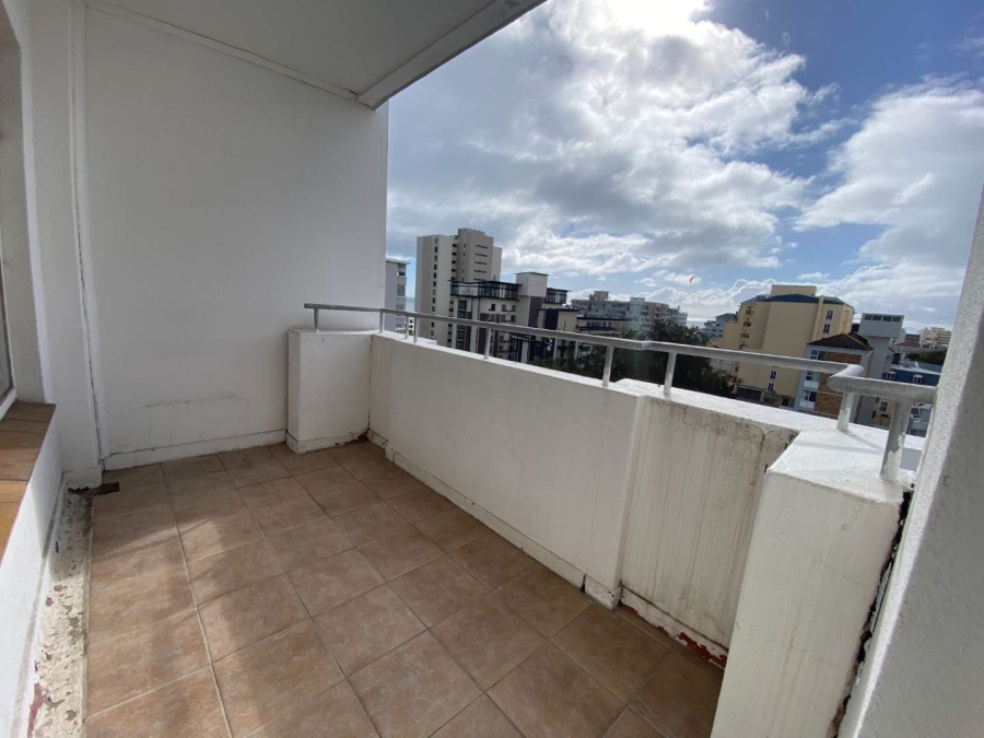 1 Bedroom Property for Sale in Sea Point Western Cape